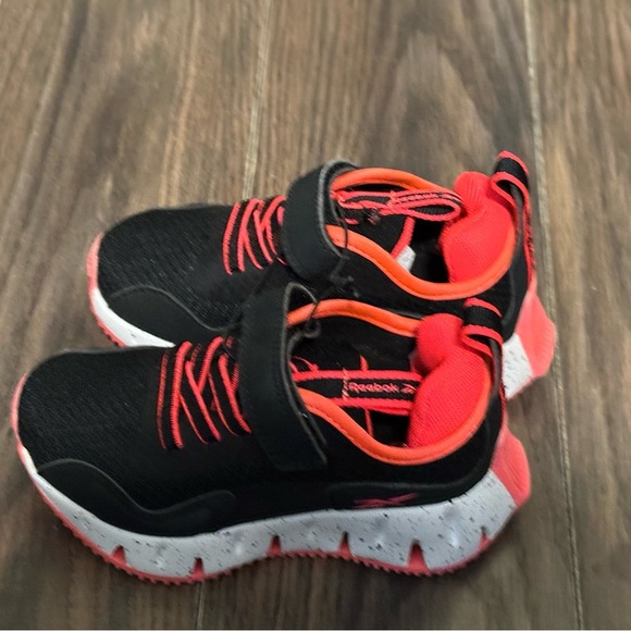 Reebok Other - NWOT Reebok Black and Pink Athletic Sneakers